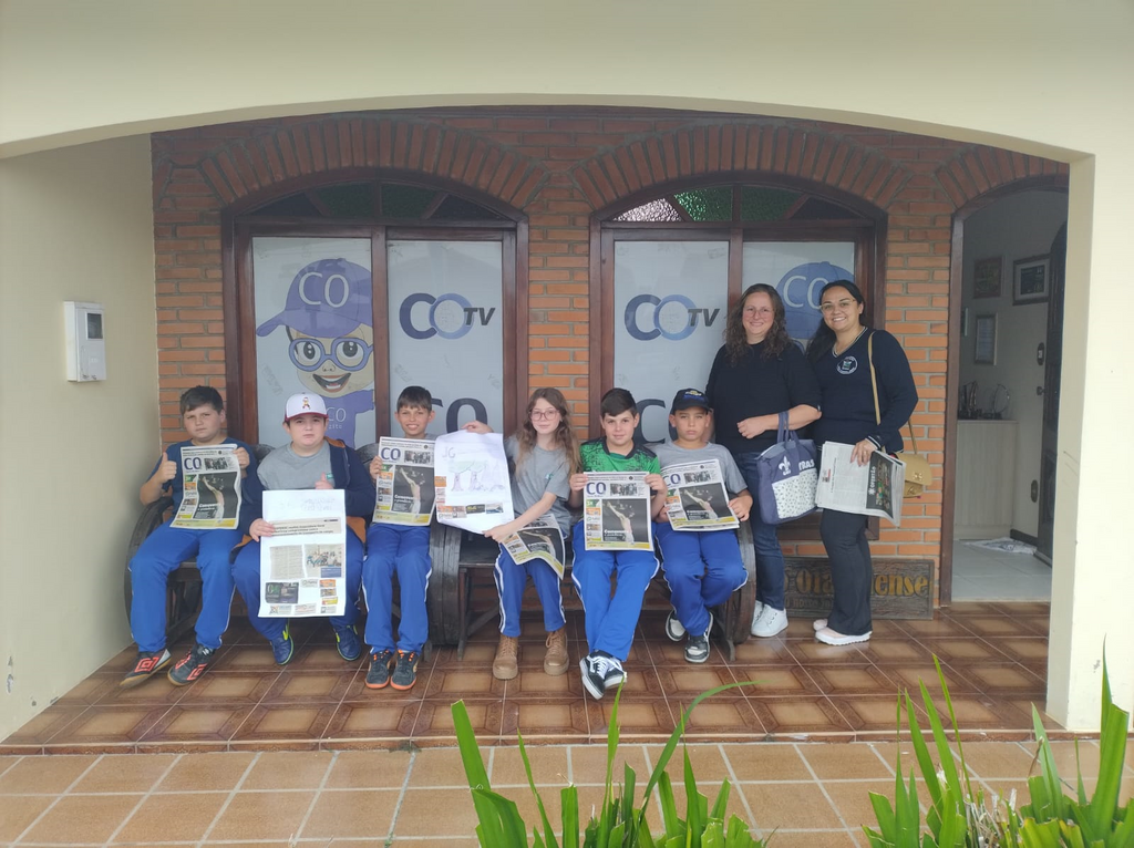 Alunos do Núcleo Municipal Professora Adilha Matias Faria visitaram a redação do Jornal Correio Otaciliense
